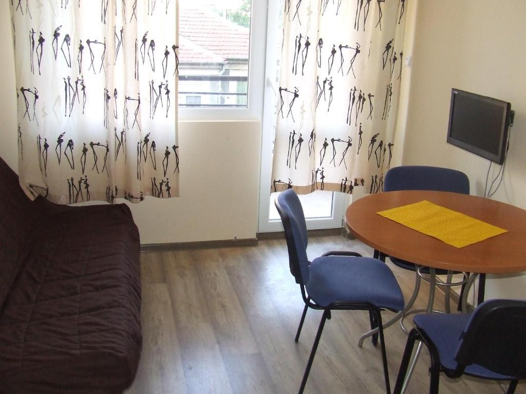Asparuhov Guest Rooms And Apartments فارنا الغرفة الصورة