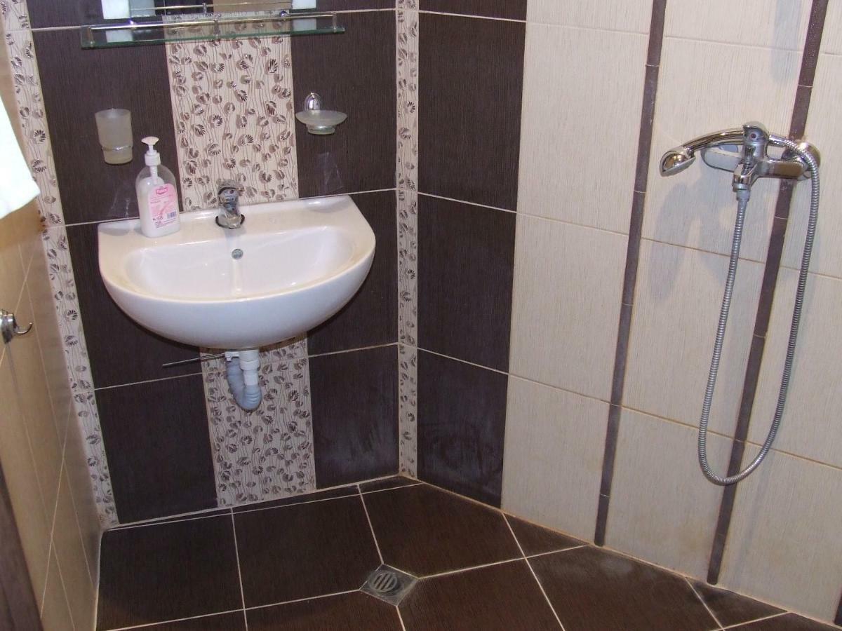Asparuhov Guest Rooms And Apartments فارنا الغرفة الصورة